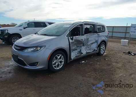 2017 Chrysler Pacifica Touring Plus z USA, uszkodzony, nr VIN 2C4RC1BG1HR841406